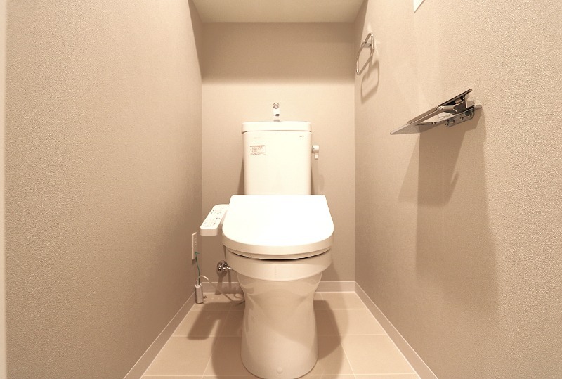トイレ　ウオシュレット付き