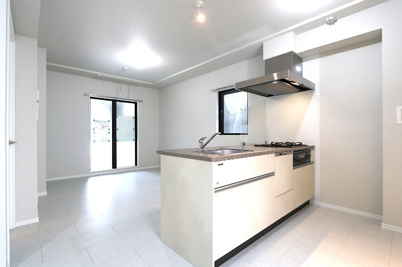 居室・リビング　家具の配置に困らないリビングですね