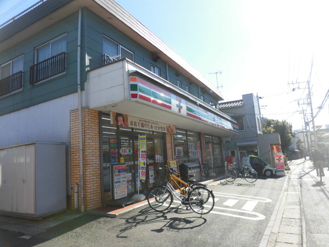 コンビニ　セブンイレブン（コンビニ）まで242m