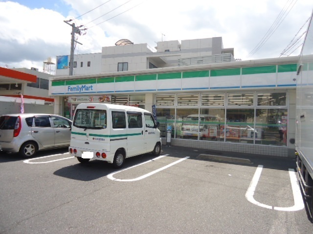 コンビニ　ファミリーマート中広三丁目店（コンビニ）まで150m