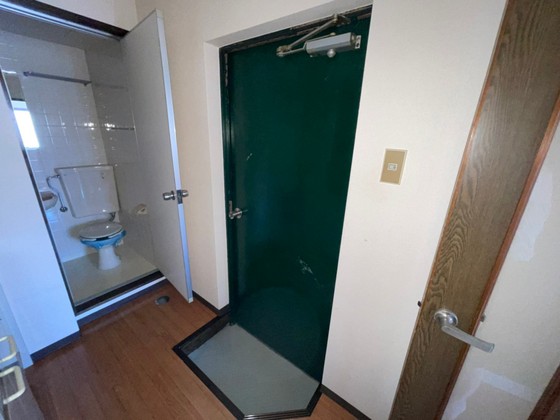 玄関　※別号室の写真です