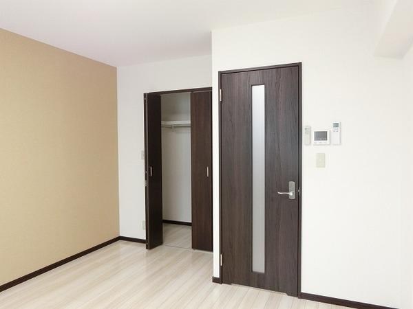 居室・リビング　オシャレなアクセントクロス！