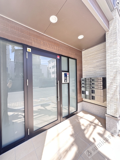 エントランス　外出時も安心な宅配ボックス♪