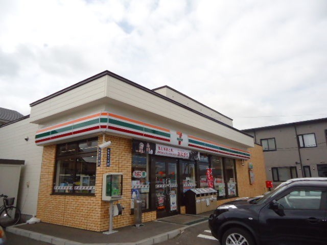 コンビニ　セブンイレブン北斗本町店（コンビニ）まで748m
