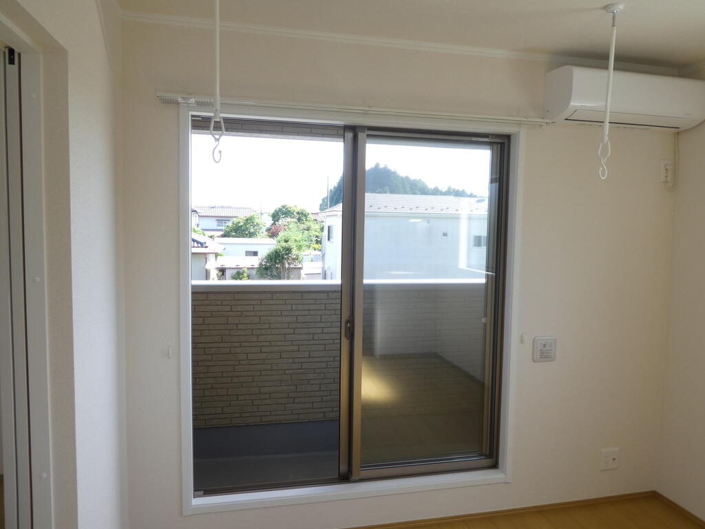 バルコニー　室内物干しあり