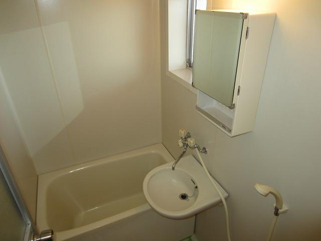 バス・シャワールーム　ゆとりのあるバスルーム(*^_^*)