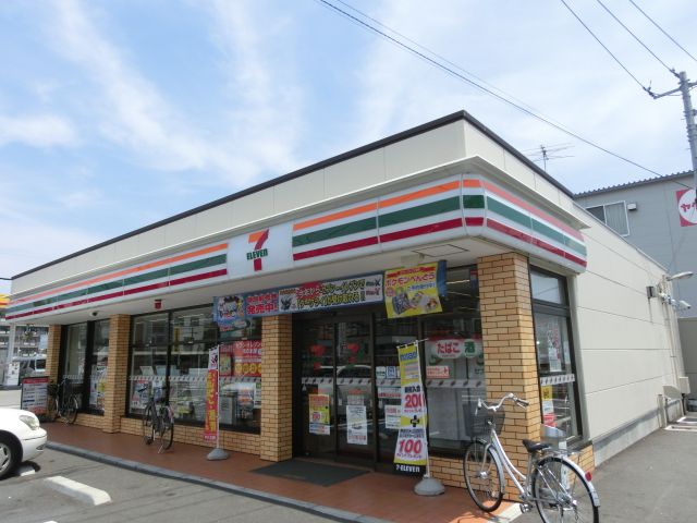 コンビニ　セブンイレブン（コンビニ）まで870m