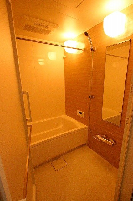 バス・シャワールーム　同物件、別号室のものです。