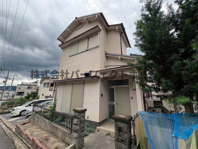 エントランス　落ち着いたエントランスです