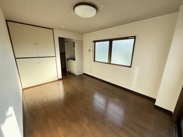 居室・リビング　別号室参考写真となります