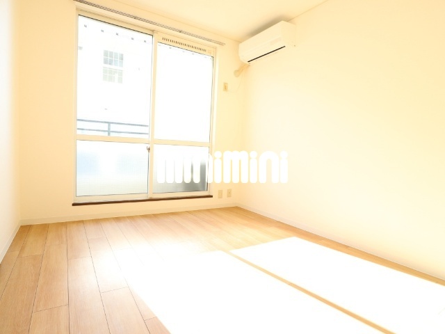 居室・リビング　６帖の洋室です