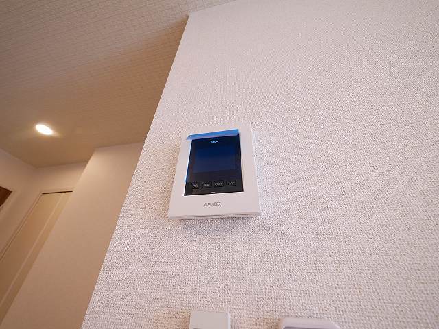 セキュリティ　お顔が見えるモニター付きインターホンで安心。