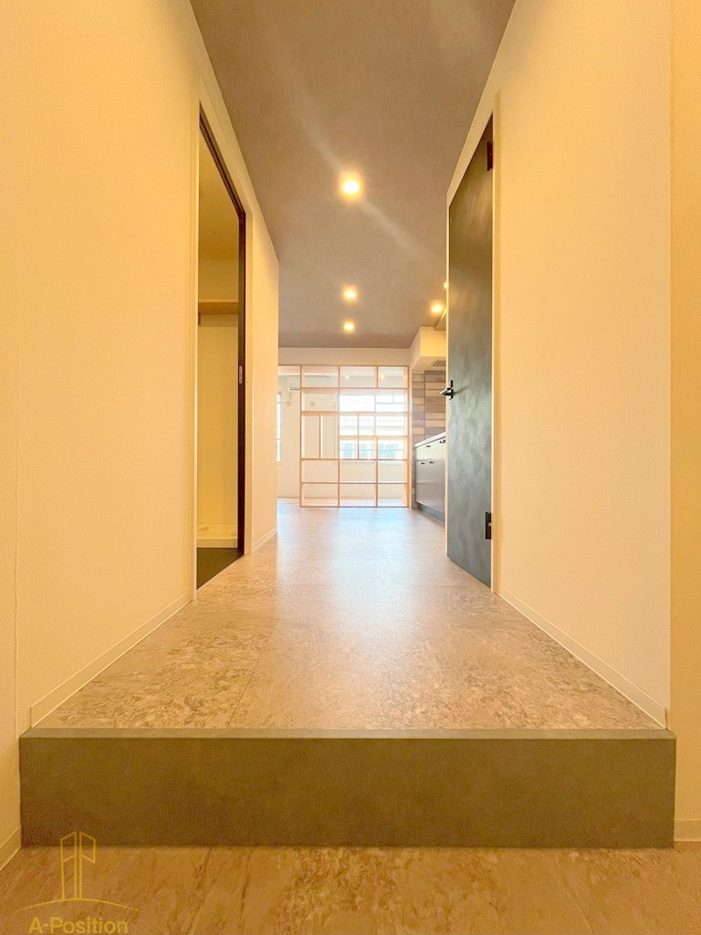 玄関　ラクメンビル