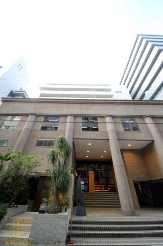 建物外観　ラクメンビル