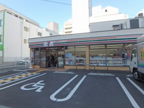 コンビニ　セブンイレブン　立売堀５丁目店（コンビニ）まで637m