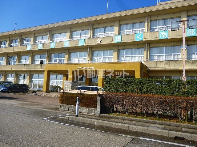 小学校　砺波市立砺波南部小学校（小学校）まで2324m