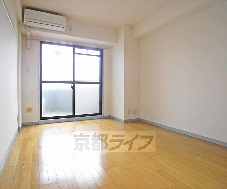 居室・リビング　広い室内です。