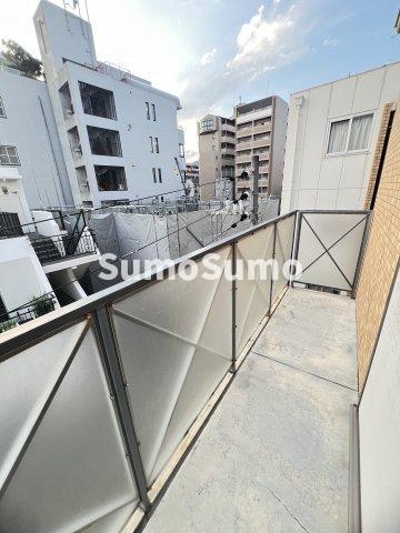 バルコニー　暖かな日差しのふりそそぐバルコニー