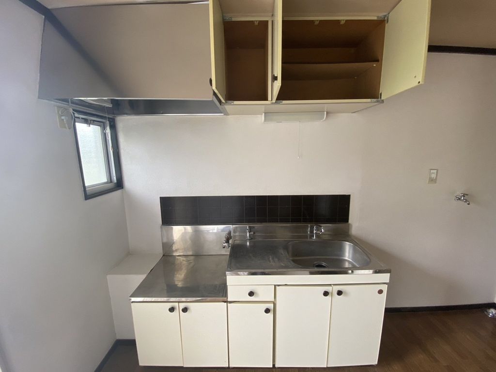 キッチン　都市ガス用２口コンロ設置可です