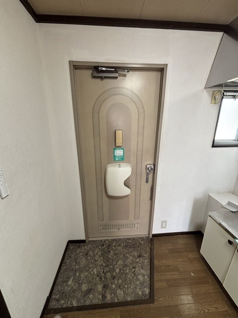 玄関　玄関間口も広々しております