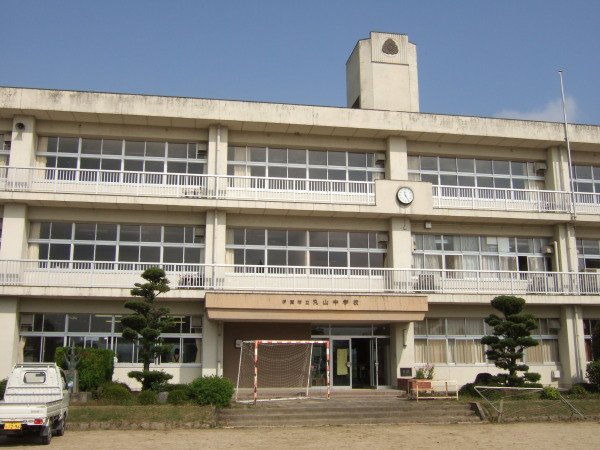 中学校　神戸市立丸山中学校（中学校）まで300m