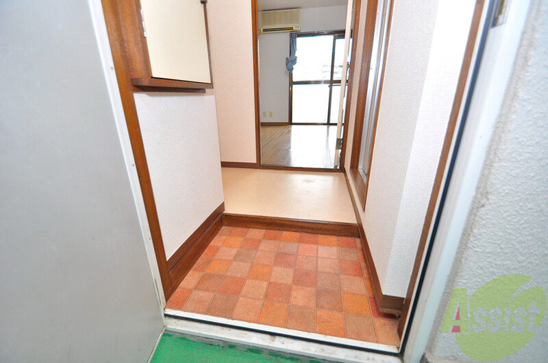 玄関　お部屋の入口には何も置かず、シンプルが一番ですね。