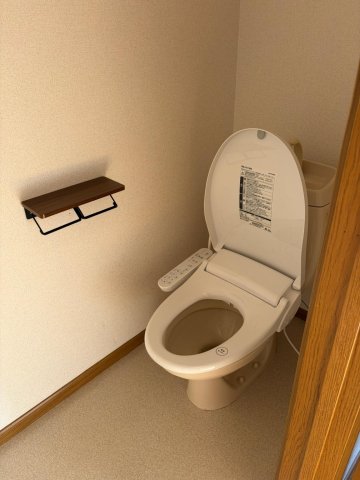 トイレ　2025年10月洗浄機付き便座設置済み