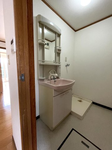 洗面設備　もちろん独立洗面台と室内洗濯機置き場！