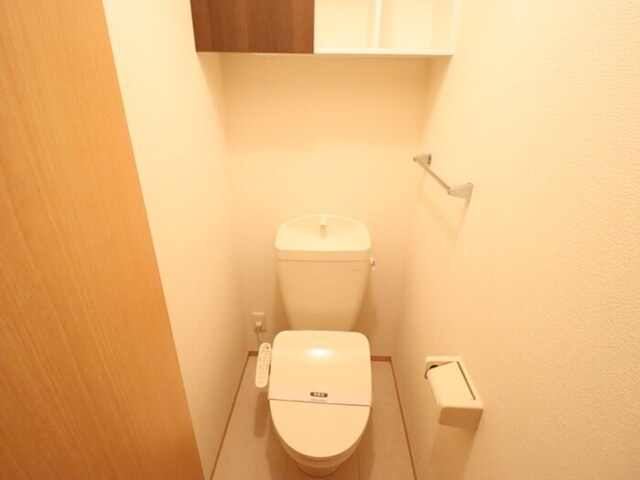 トイレ　温水洗浄暖房便座（アッパーキャビネット付き！）