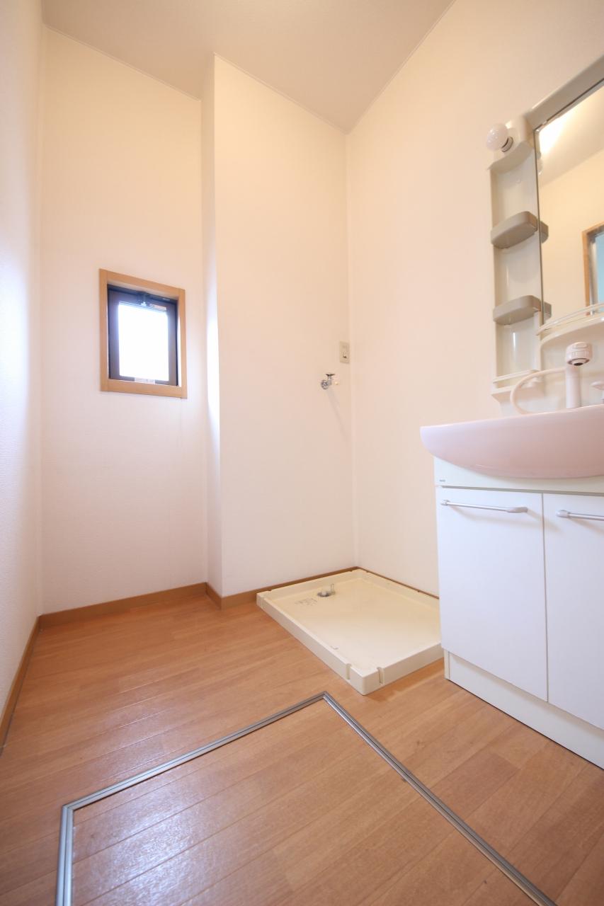 洗面設備　脱衣スペースもあります