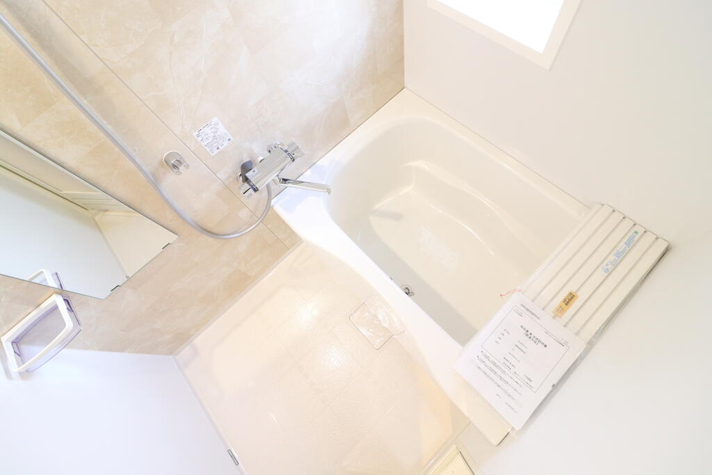 バス・シャワールーム　鏡も付いたお風呂です♪