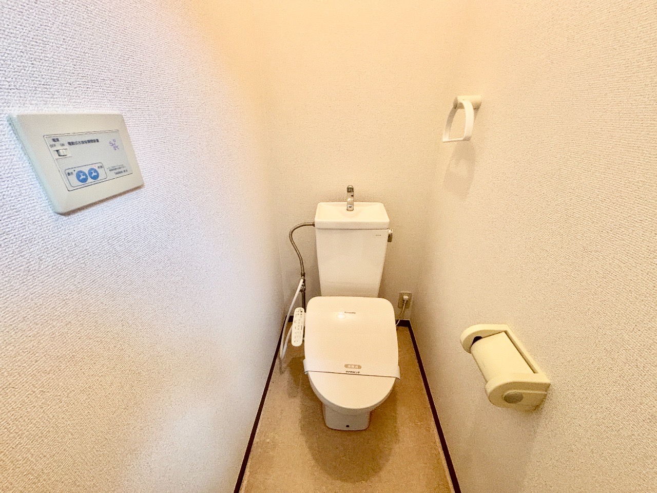 トイレ　トイレ部分・温水洗浄機能付きで清潔感◎