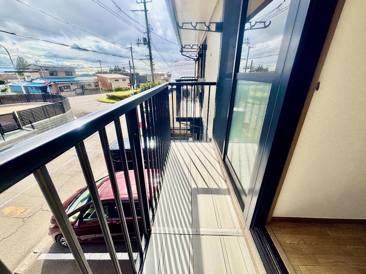 バルコニー　バルコニー部分・日当たり良好でお洗濯物もたくさん干せます◎
