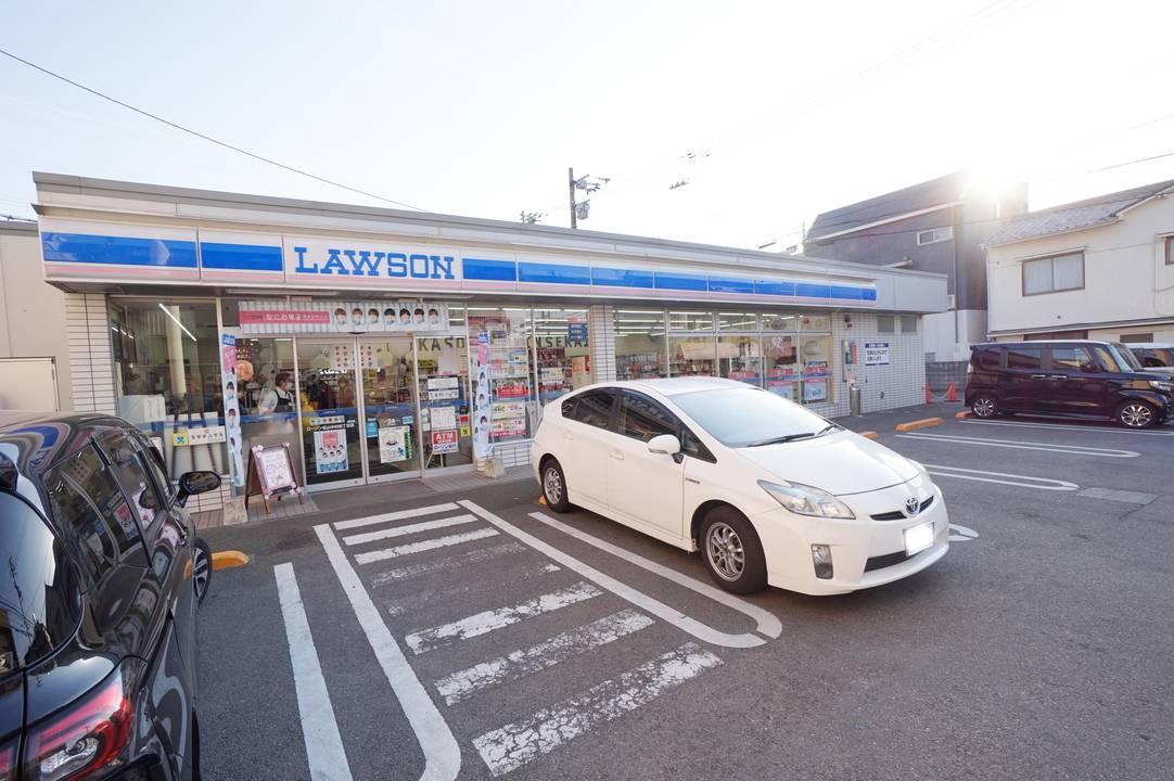 コンビニ　ローソン松山中村四丁目店（コンビニ）まで420m