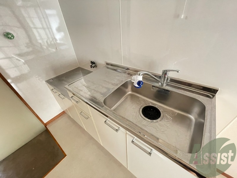 キッチン　こちらのキッチンには、お好きなコンロを設置頂けます。