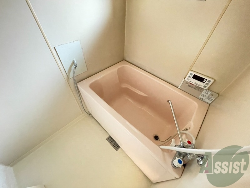 バス・シャワールーム　こちらのお風呂で、一日の疲れを癒してください。