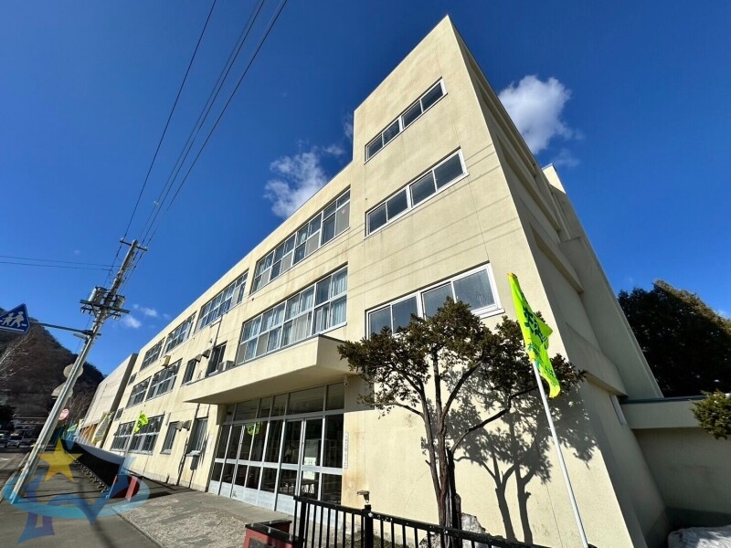 小学校　札幌市立緑丘小学校（小学校）まで337m