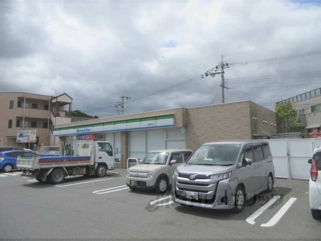 コンビニ　ファミリーマート生駒俵口店（コンビニ）まで500m