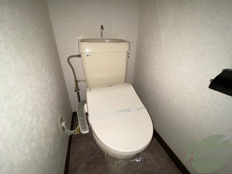 トイレ　嬉しいウォシュレット機能付きです。シャワートイレは便利ですね