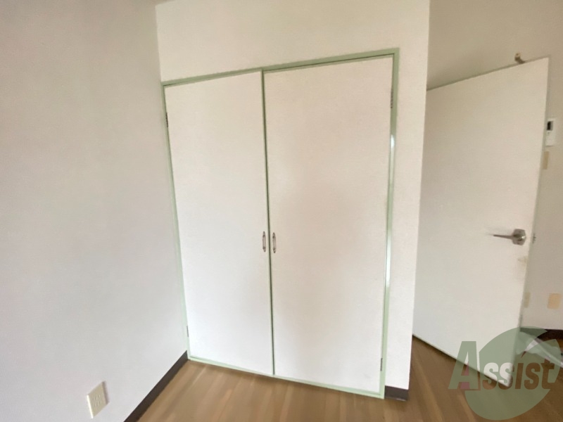 収納　収納はこちらのクローゼットをお使いください。