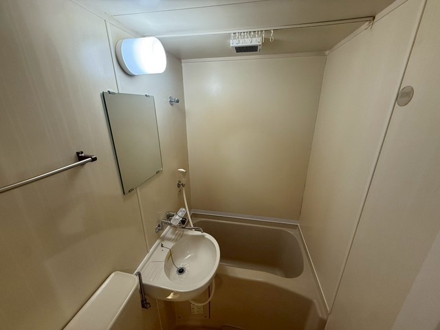 洗面設備　他号室のものを使用