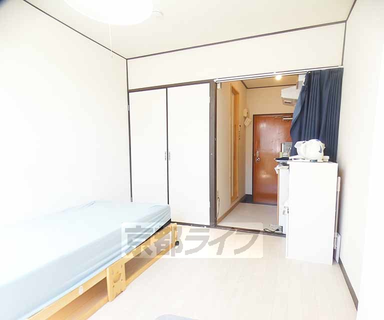 居室・リビング　落ち着いた雰囲気のお部屋です