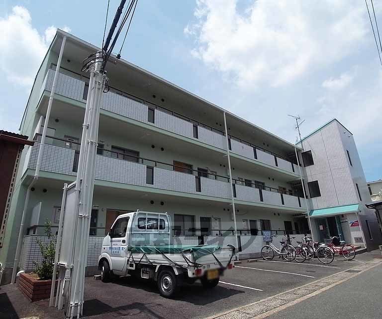 建物外観　鉄筋コンクリート造のマンション