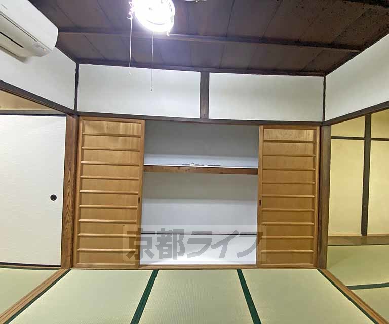 収納　水屋を改装した収納です。