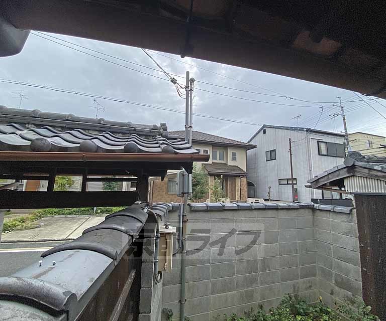 眺望　南向きの専用庭からの景色です。