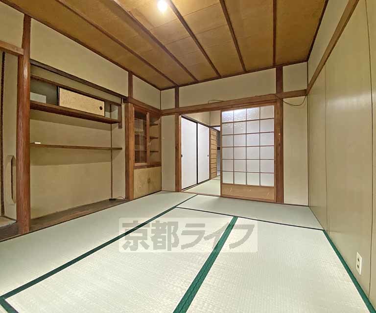 居室・リビング　町家の風情を堪能できる連棟です。趣のある床の間のある６...