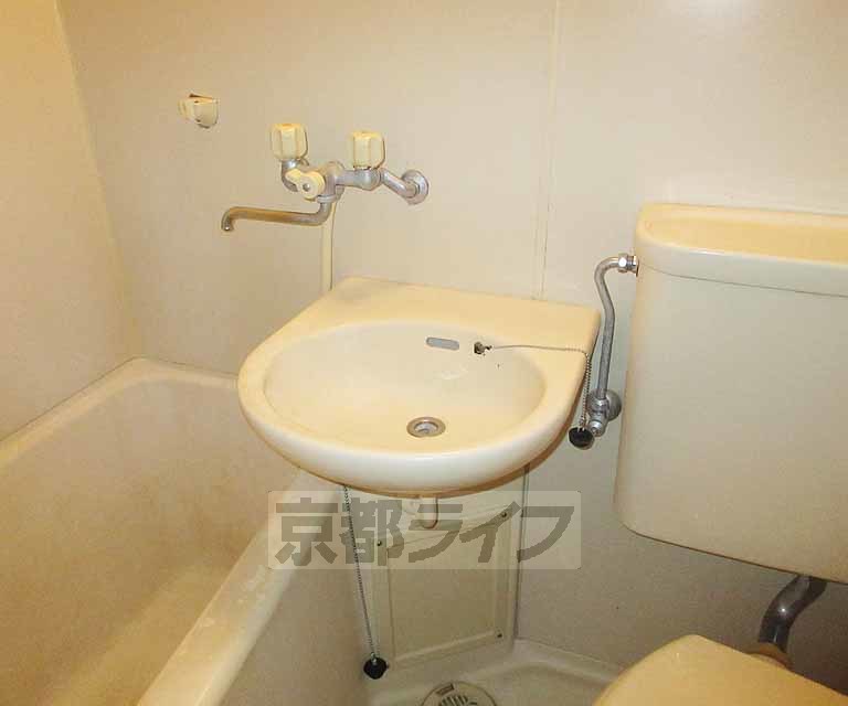 洗面設備　使いやすい洗面台です