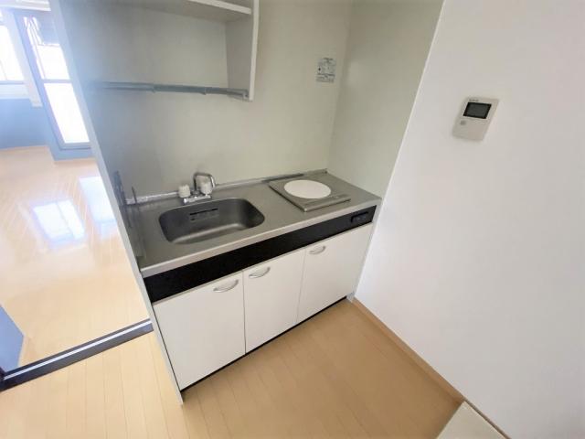 キッチン　※同タイプ部屋の写真です。