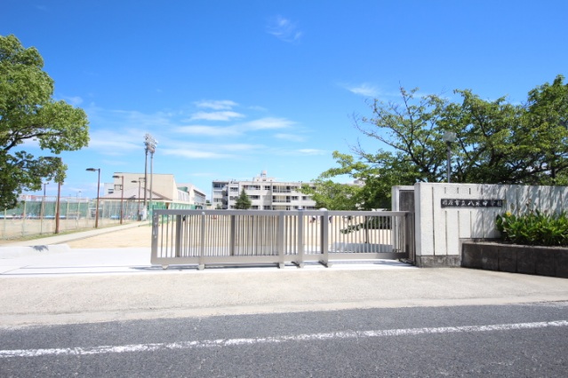 中学校　八木中学校（中学校）まで670m