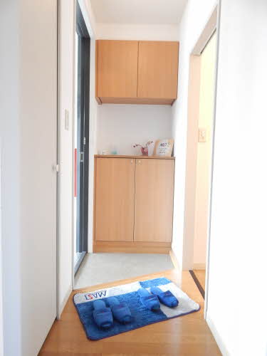 玄関　シューズボックス付きの玄関です☆